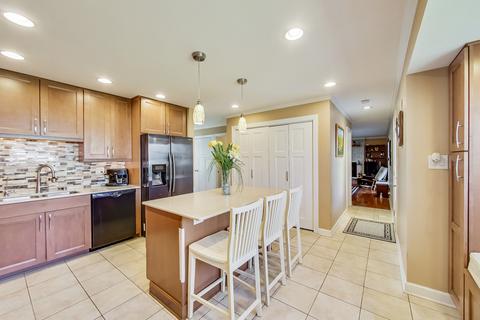 2022 Briarcliffe Blvd, Wheaton, IL 60189 photo 14