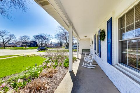 2022 Briarcliffe Blvd, Wheaton, IL 60189 photo 3