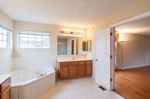 1400 Bison Ln, Hoffman Estates, IL 60192 photo 33