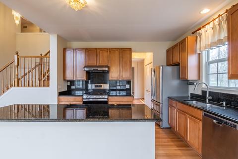 1400 Bison Ln, Hoffman Estates, IL 60192 photo 11
