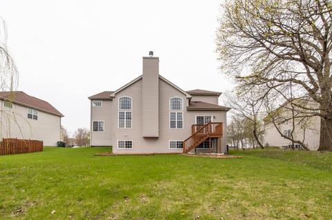 1400 Bison Ln, Hoffman Estates, IL 60192 photo 4