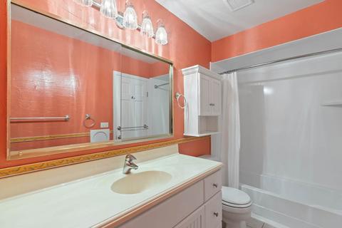 960 Heather Ln, Hoffman Estates, IL 60169 photo 9