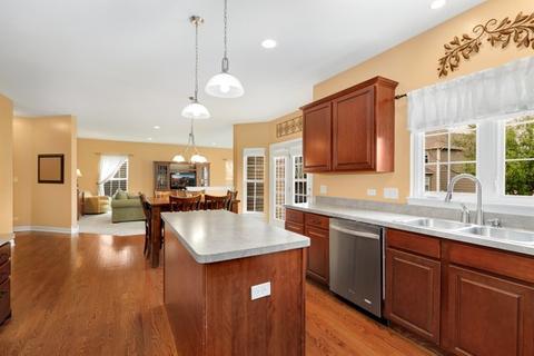2117 Fieldcrest Dr, Bartlett, IL 60103 photo 9