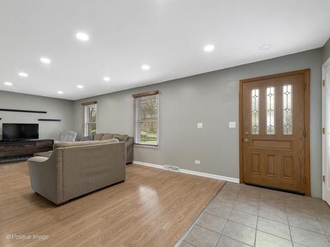 1619 Elm St, Wheaton, IL 60189 photo 2