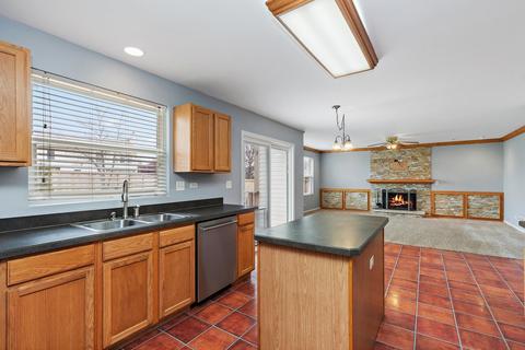 1035 Spinnaker St, Elgin, IL 60123 photo 5