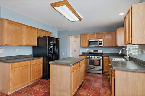 1035 Spinnaker St, Elgin, IL 60123 photo 7