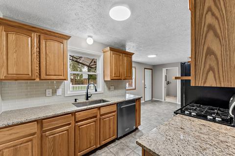 561 Juniper Ln, Bradley, IL 60915 photo 7