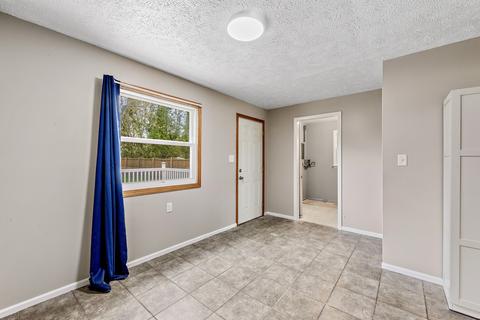561 Juniper Ln, Bradley, IL 60915 photo 8