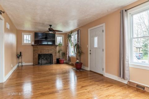 58 Mallery Ave, Elgin, IL 60123 photo 2