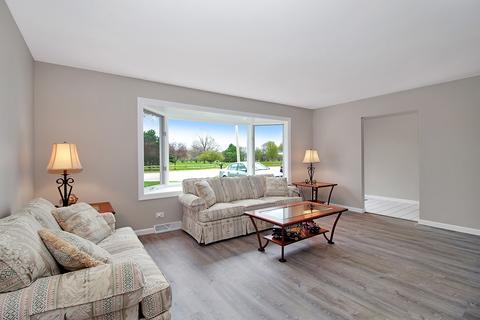 673 W Stearns Rd, Bartlett, IL 60103 photo 4
