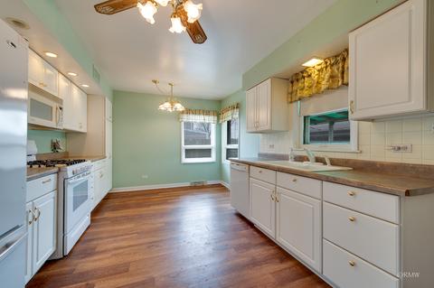 140 N Oakleaf Dr, Addison, IL 60101 photo 7