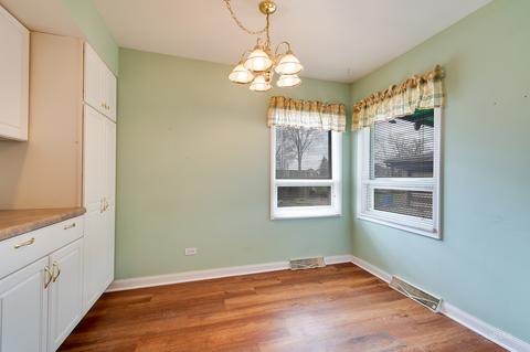 140 N Oakleaf Dr, Addison, IL 60101 photo 9