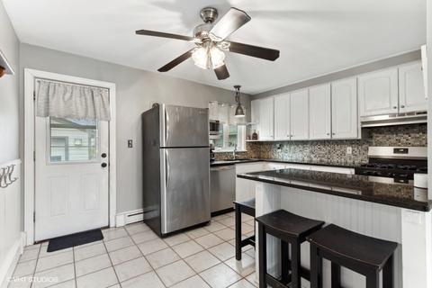 927 Bellevue Ave, Elgin, IL 60120 photo 9