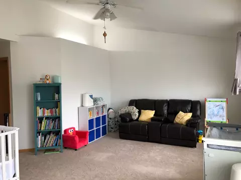 1090 Delta Dr, Elgin, IL 60123 photo 17