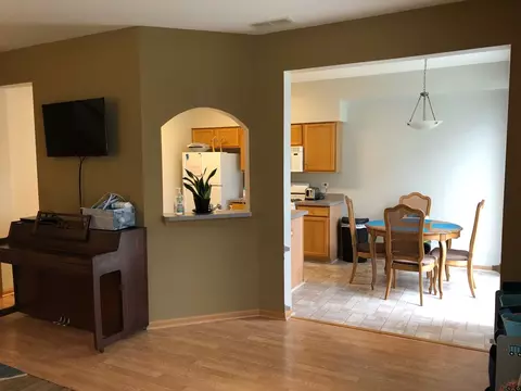 1090 Delta Dr, Elgin, IL 60123 photo 3