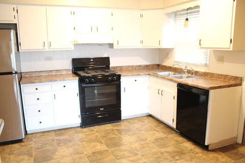 1650 Maple Ln, Elgin, IL 60123 photo 4