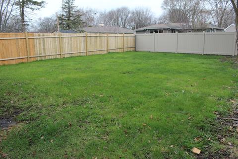 1650 Maple Ln, Elgin, IL 60123 photo 2