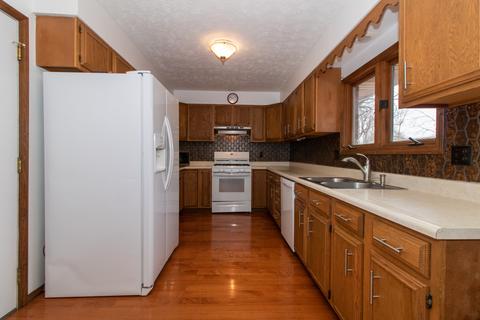 124 Cheltenham Dr, Normal, IL 61761 photo 8