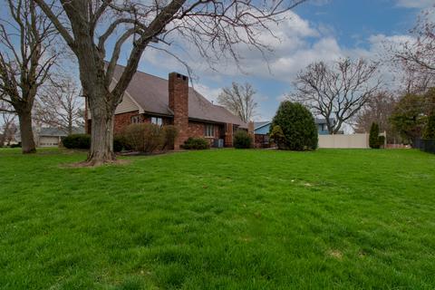 124 Cheltenham Dr, Normal, IL 61761 photo 2