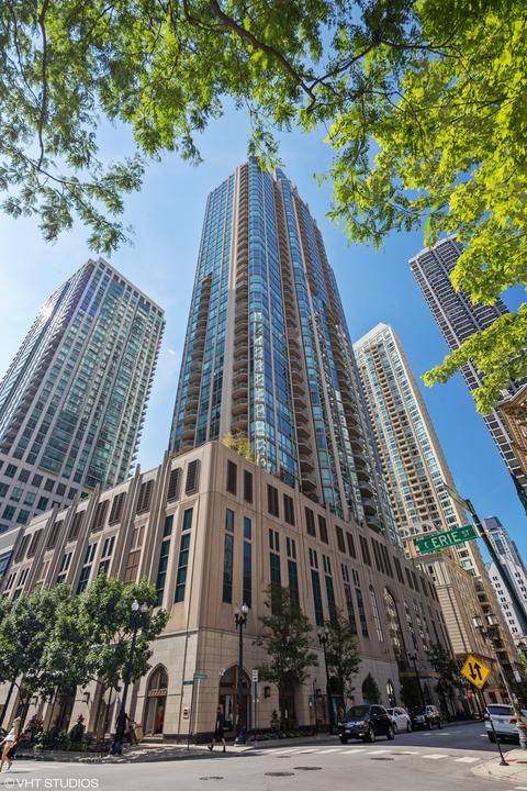 21 E Huron St #1102, Chicago, IL 60611 photo 1