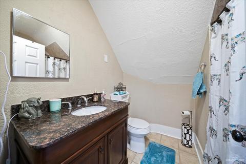 985 Saint Charles St, Elgin, IL 60120 photo 13