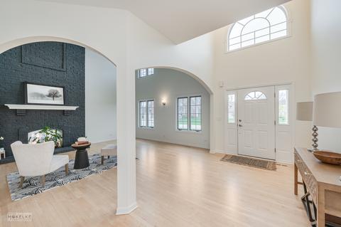 2204 Joyce Ln, Naperville, IL 60564 photo 4