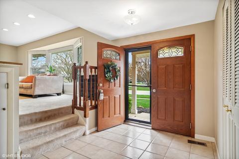 926 E Paddock Dr, Palatine, IL 60074 photo 3