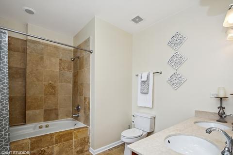 921 E 40th St #2E, Chicago, IL 60653 photo 8