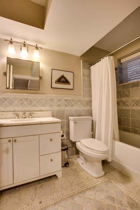 1431 W Warner Ave, Chicago, IL 60613 photo 37