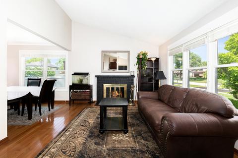 856 Prairie Ave, Bartlett, IL 60103 photo 3