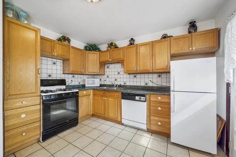 305 Meyer Ct, Streamwood, IL 60107 photo 9