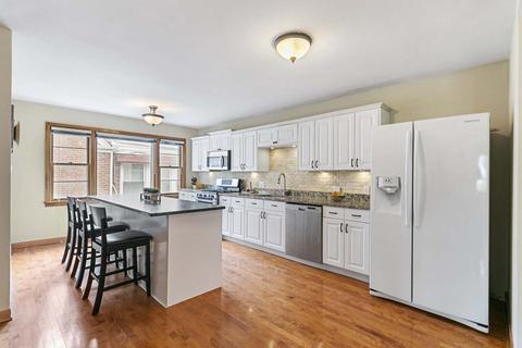 445 Uvedale Rd, Riverside, IL 60546 photo 2