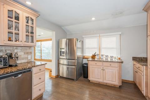 237 Willow St, Roselle, IL 60172 photo 9