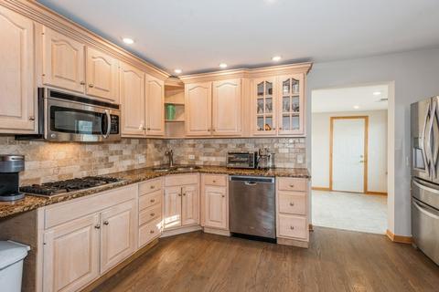 237 Willow St, Roselle, IL 60172 photo 8