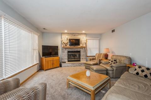 237 Willow St, Roselle, IL 60172 photo 4