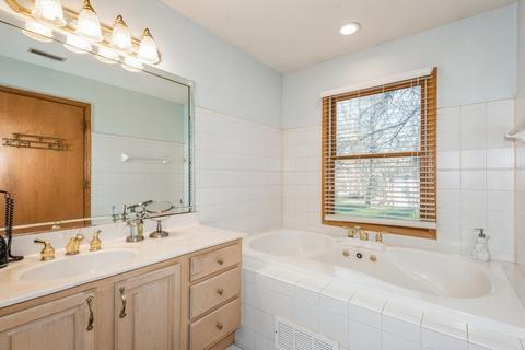 237 Willow St, Roselle, IL 60172 photo 14