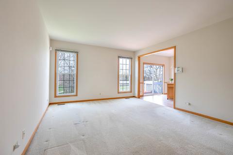 586 Golfers Ln, Bartlett, IL 60103 photo 8