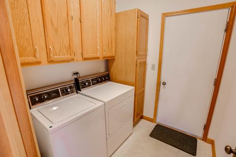 586 Golfers Ln, Bartlett, IL 60103 photo 19