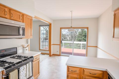 586 Golfers Ln, Bartlett, IL 60103 photo 11