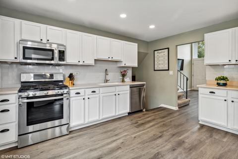 2312 E Beck Rd, Lindenhurst, IL 60046 photo 3