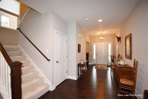 1014 Glencoe St, Wheaton, IL 60187 photo 8