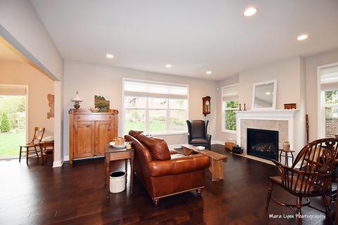 1014 Glencoe St, Wheaton, IL 60187 photo 4