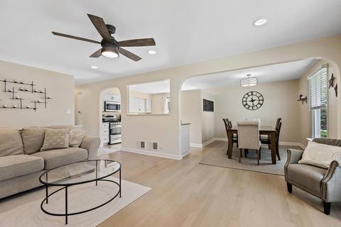1128 Durham Dr, Wheaton, IL 60189 photo 8