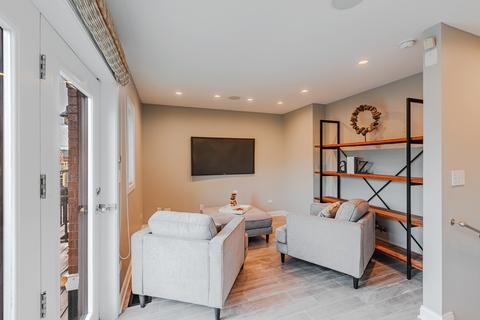 242 E 14th St, Chicago, IL 60605 photo 31