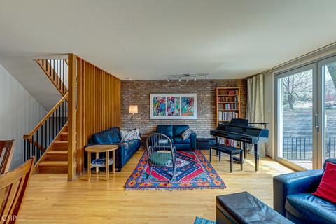 1505 E 56th St, Chicago, IL 60637 photo 2