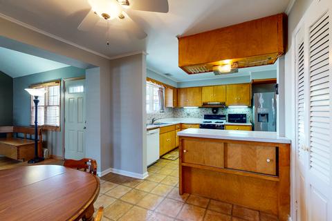 800 E Algonquin Rd, Des Plaines, IL 60016 photo 13