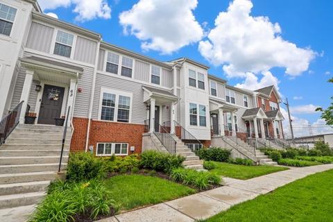 65 Nicholas Dr E, Des Plaines, IL 60016 photo 2