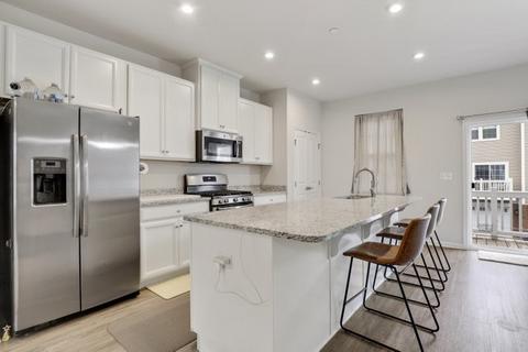 65 Nicholas Dr E, Des Plaines, IL 60016 photo 5