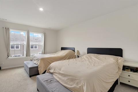 65 Nicholas Dr E, Des Plaines, IL 60016 photo 15