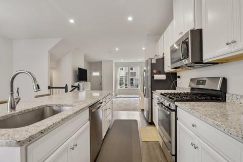 65 Nicholas Dr E, Des Plaines, IL 60016 photo 7